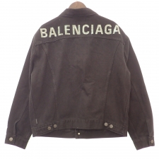 新宿店にてバレンシアガの571449 バックラインストーンロゴデニムジャケットを買取いたしました。状態は若干の使用感がある中古品です。