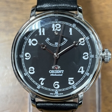大阪心斎橋店でオリエントの黒文字盤手巻き時計のモナーク（SDD03002B0）を買取しました。状態は未使用に近い試着程度の品です。