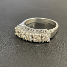 広尾店で、プラチナ900の0.62カラットのダイヤモンドリングをお買取しました。状態は若干の使用感がある中古品です。