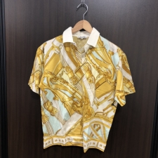 心斎橋店にて、エルメスのRYTHMESスカーフ総柄デザインが特徴的なコットン半袖ポロシャツを高価買取いたしました。状態は使用感が強いお品物です。