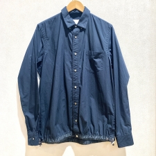 浜松入野店で、サカイのネイビーのドローストリングシャツ、SCM-012を買取ました。状態は若干の使用感がある中古品です。