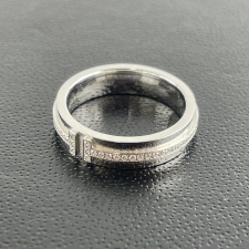 宅配買取センターで750WGとダイヤを使用した、Tナローというシリーズのリングを買取りました。状態は若干の使用感がある中古品です。