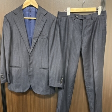 心斎橋店でリングヂャケットの、マイスターラインの段返り3Bシングルタイプの2Pスーツを買取しました。状態は綺麗な状態の中古美品です。