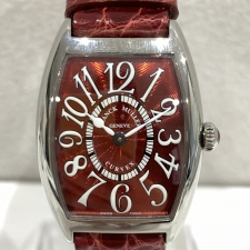 浜松入野店で、フランクミュラーのトノーカベックスのレッドカーペットのクォーツ時計、1752QZを買取ました。状態は若干の使用感がある中古品です。