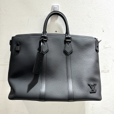 渋谷店で、ルイヴィトンをM59158、ロックイット2wayバッグを買取ました。状態は未使用に近い試着程度の品です。