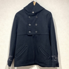 浜松入野店で、メゾンマルジェラの20年秋冬のネイビーのデザインコート、S30AM0520を買取ました。状態は綺麗な状態の中古美品です。