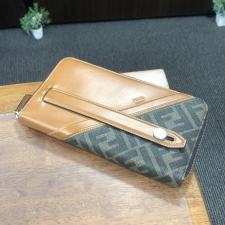 心斎橋店にて、フェンディのFFロゴラウンドファスナー長財布(7M0210-AFB4-F1DZA)を高価買取いたしました。状態は綺麗な状態のお品物です。