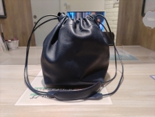 新宿店で、ジルサンダーのDUMPLINGドローストリングバッグを買取しました。状態は若干の使用感がある中古品です。