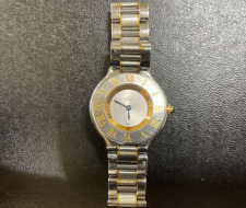 新宿店にてカルティエのW10073R6、マスト21ヴァンティアンクォーツ腕時計を買取いたしました。状態は目立つ傷、汚れ、使用感のある中古品です。