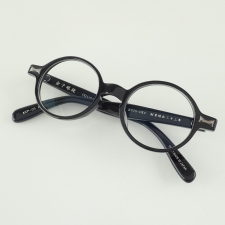 銀座本店で、金子眼鏡のセルロイドを使った度入りレンズのラウンドメガネフレーム眼鏡のKCP-05 S925-DECを買取いたしました。状態は綺麗な状態の中古美品です。