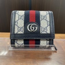 心斎橋店で、グッチのGGスプリームのオフィディアの財布、598662を買取ました。状態は未使用に近い試着程度の品です。
