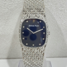 浜松入野店で、オーデマピゲのK18WGのコブラの11Pダイヤの手巻き時計を買取ました。状態は目立つ傷、汚れ、使用感のある中古品です。