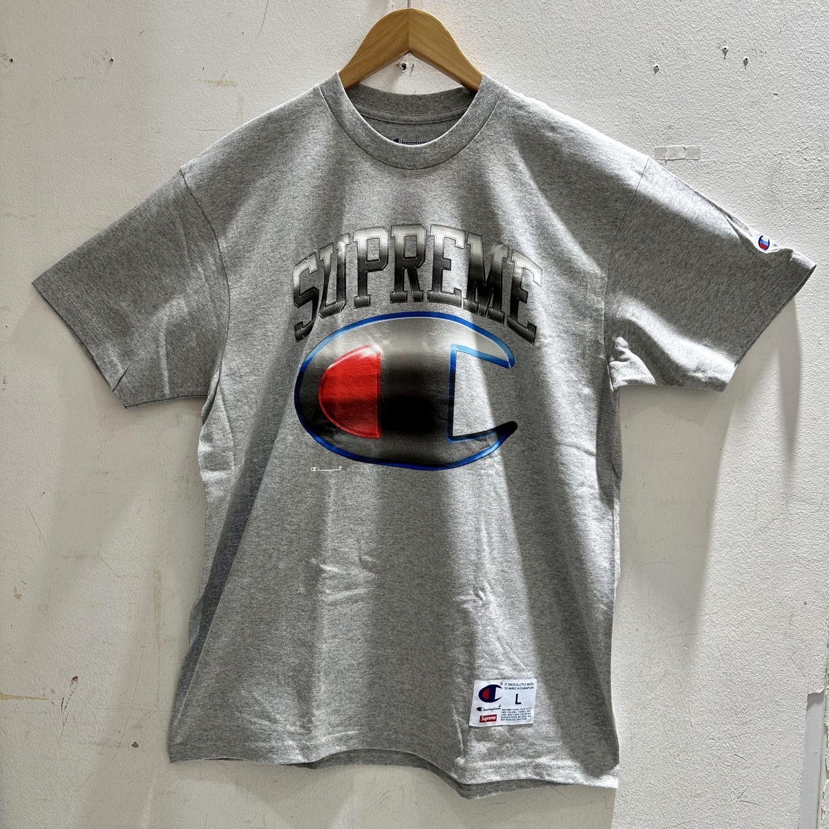 シュプリームの×チャンピオン グレー 2019年春夏物 Tシャツの買取実績です。