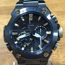 神戸三宮店にて、ジーショックのMR-Gラインから発売された勝色採用Bluetooth搭載電波ソーラー腕時計であるMRG-B2000B-1AJRを高価買取いたしました。状態は未使用に近い試着程度の品です。