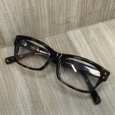 銀座本店で、金治郎でセルロイド素材を使ったK10飾のウェリントン眼鏡THE291MK-010を買取いたしました。状態は若干の使用感がある中古品です。