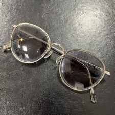 心斎橋店で、オリバーピープルズの、リミテッドエディションの、MP-2雅のサングラスを買取しました。状態は若干の使用感がある中古品です。
