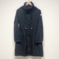 浜松入野店で、モンクレールの19年製のMALACHITEのスプリングコートを買取ました。状態は綺麗な状態の中古美品です。