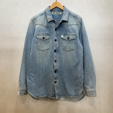 浜松入野店で、オフホワイトのライトブルーのデニムシャツジャケットを買取ました。状態は若干の使用感がある中古品です。