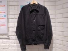 新宿店で、コモリの23SSモデルのデニムジャケット、X01-01001を買取しました。状態は若干の使用感がある中古品です。