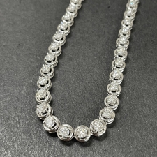 銀座本店で、ダミアーニの750WG、35Pダイヤモンドのテニスネックレスを買取ました。状態は綺麗な状態の中古美品です。