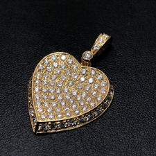 神戸三宮店にて、フレッドのダイヤモンドがセッティングされた750ハートモチーフトップを高価買取いたしました。状態は通常使用感のお品物です。