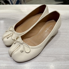 渋谷店で、メゾンマルジェラのS58WZ0044、足袋パンプスを買取ました。状態は綺麗な状態の中古美品です。