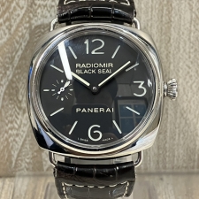 銀座本店で、パネライのラジオミール、ブラックシールの自動巻き腕時計、PAM00183 OP6644を買取いたしました。状態は若干の使用感があるお品物です。