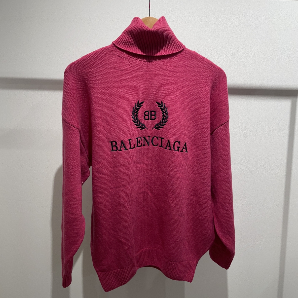 バレンシアガの542618 T4081 ピンク タートルネック ニットセーターの買取実績です。