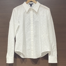 浜松入野店でルイヴィトンのホワイトカラーでジャガードモノグラムの長袖シャツを買取しました。状態は未使用に近い試着程度の品です。