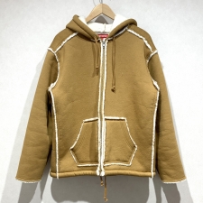 浜松入野店でシュプリームのフェイクムートンのフーデットジャケットを買取ました。状態は若干の使用感がある中古品です。