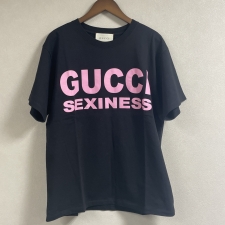 神戸三宮店でピンクとブラックの616036、GUCCI SEXINESSロゴのTシャツを買取しました。状態は綺麗な状態の中古美品です。