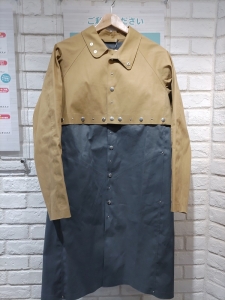 新宿店で、マッキントッシュ0004コレクションからゴム引きコットンダブルレイヤーコート、K19SS-015を買取しました。状態は未使用品です。