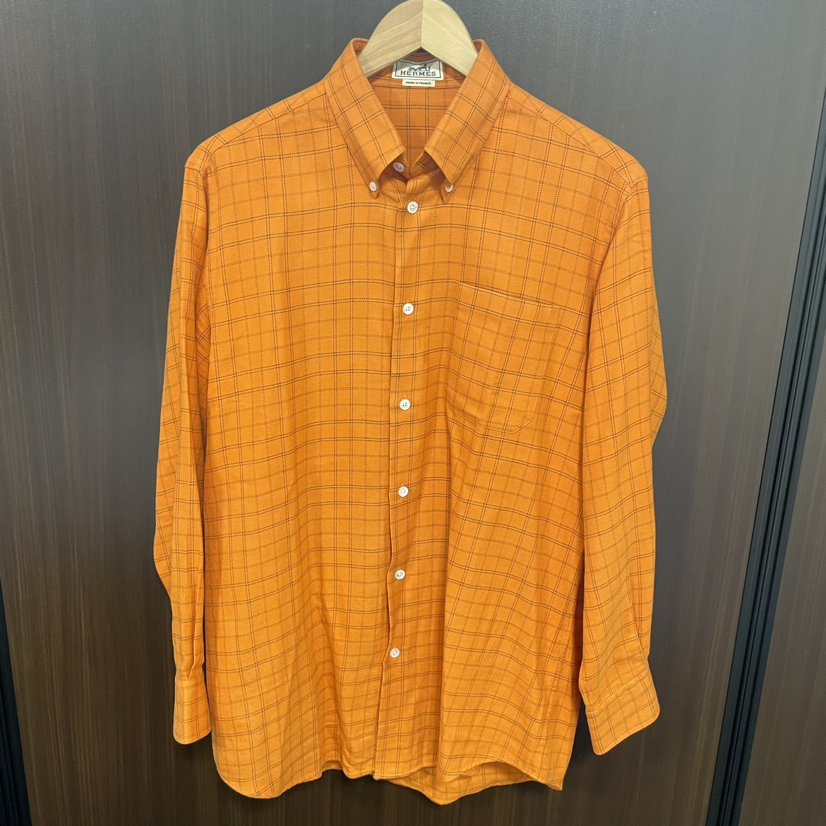エルメスのｺﾞﾙﾁｴ期 オレンジ セリエボタンカフス ボタンダウンコットンシャツの買取実績です。