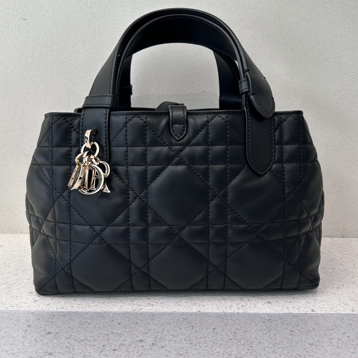 ディオールのブラック M2822OSHJ_M900 Dior Toujours スモール バッグの買取実績です。