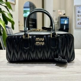 買取実績：ブラック アルカディ マテラッセ レザーバッグ
