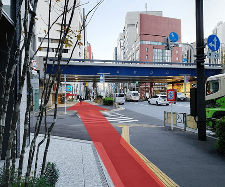 そのまま銀座方面に向けて直進してください。線路下も直進します。