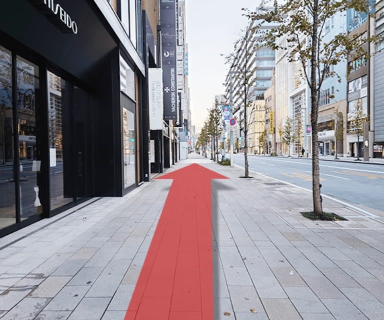 銀座7丁目交差点(左手に資生堂ギャラリー、資生堂ストア)も直進してください。