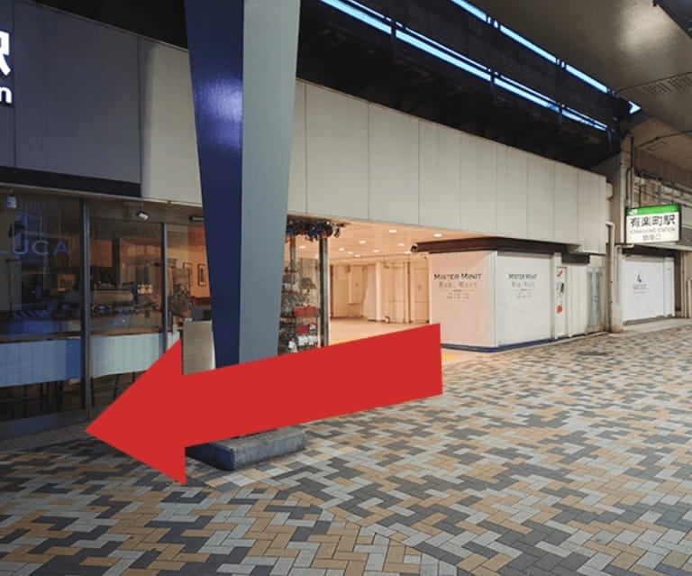 有楽町駅銀座口をでて西銀座通りを晴海通り方面に進んでください。