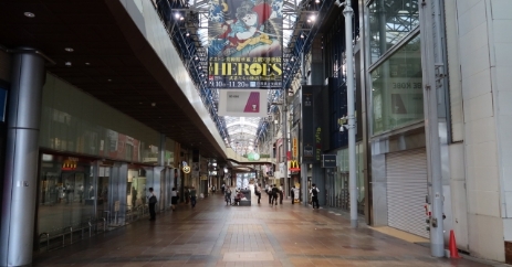 阪神本線神戸三宮駅、JR三ノ宮駅から徒歩5分～7分のアクセスに便利な立地