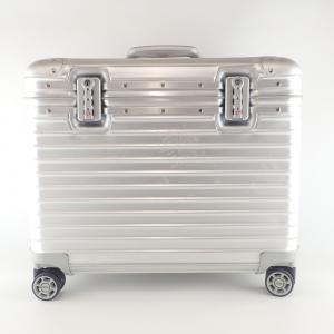 リモワ 923.50 パイロット トパーズ 34L トロリー 最新の買取相場ご紹介