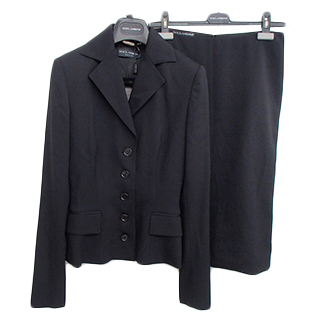 ドルチェアンドガッバーナ GST1P 2AW ST1P ブラック スカートスーツ 未使用の買取強化例です。