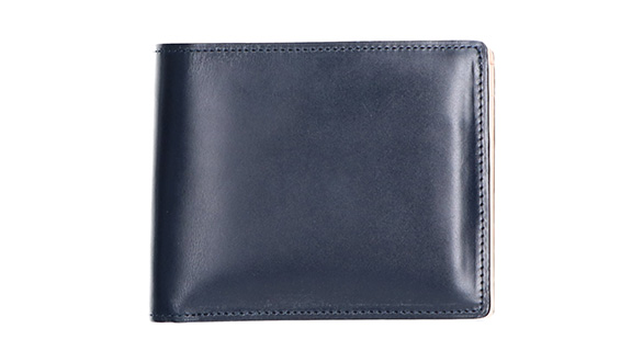 長年愛用していたブライドルレザーの財布があります。買い替えを検討しており、買取できるなら売りたいです。ココマイスターの財布はエイジングが魅力の一つと言われているため、問題なく買取できると思います。ぜひお見積りさせてください。