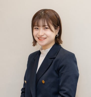 小原 優杏,リユース営業士,エコスタイル自由が丘店所属 店長

入社後浜松入野店配属。査定経験を積んだのち新宿店に配属。
その後新店舗の自由が丘店の店長となる。
靴、洋服、バッグ、ジュエリー、時計など幅広いジャンルの経験あり。取扱いアイテム全般の査定を行う。