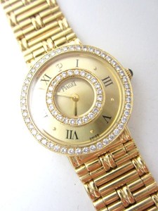 ピアジェの金無垢クォーツ時計をお買取りいたしました。状態は使用感のあるお品物になります。