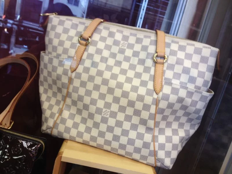 ルイヴィトンのバッグの買取実績です。