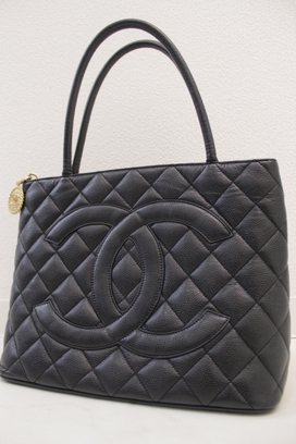 シャネルのシャネル　キャビアスキン　復刻トート　バッグ　黒の買取実績です。