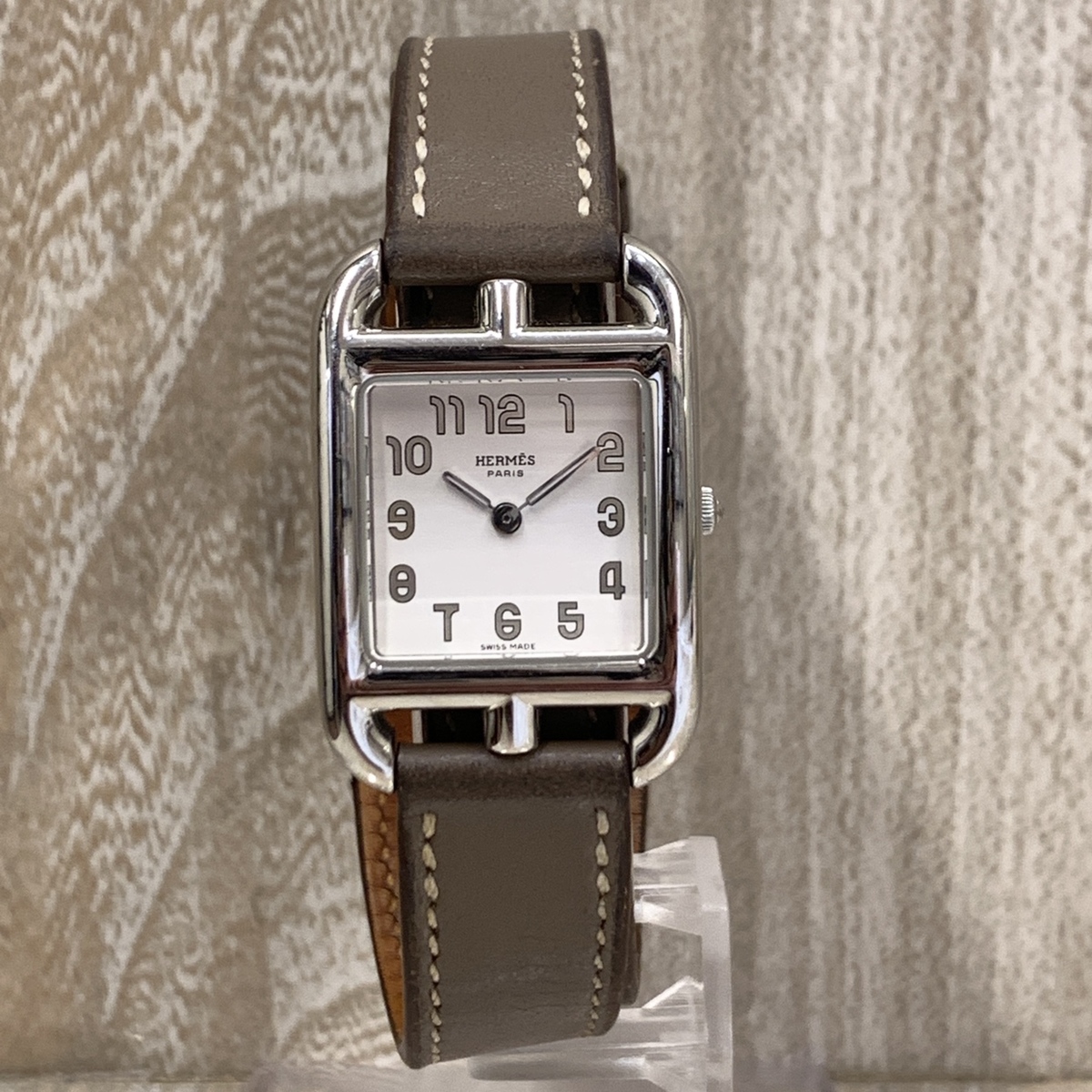 エコスタイル銀座本店で、エルメスの O刻印のCC1.210のケープコッドの二重巻きの腕時計を買取ました。 買取価格・実績 2021年2月1日