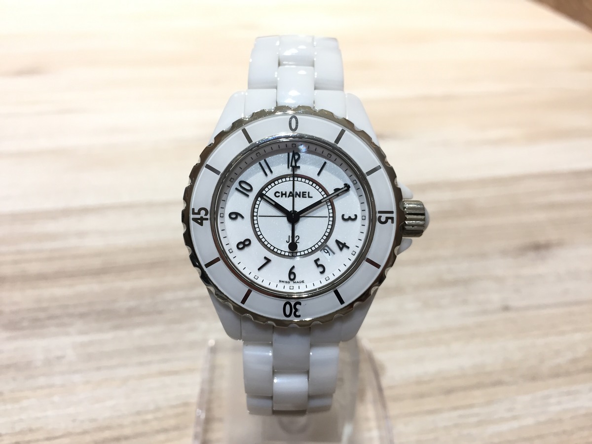 シャネルのH0968 ホワイトセラミック J12 33mm クオーツ時計の買取実績です。