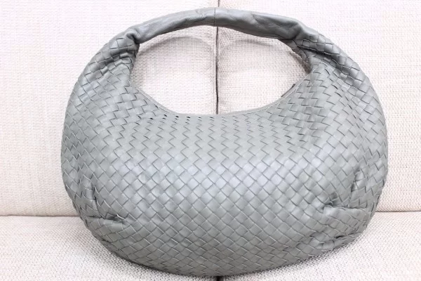 ボッテガヴェネタ（BOTTEGAVENETA)のワンショルダーバッグをお買取りしました！銀座本店状態は綺麗な状態の綺麗な状態の中古美品です。です。