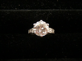 ダイヤモンドの2.057ct E/Fair/VVS2 ダイヤモンド PT900 リング 11.6gの買取実績です。